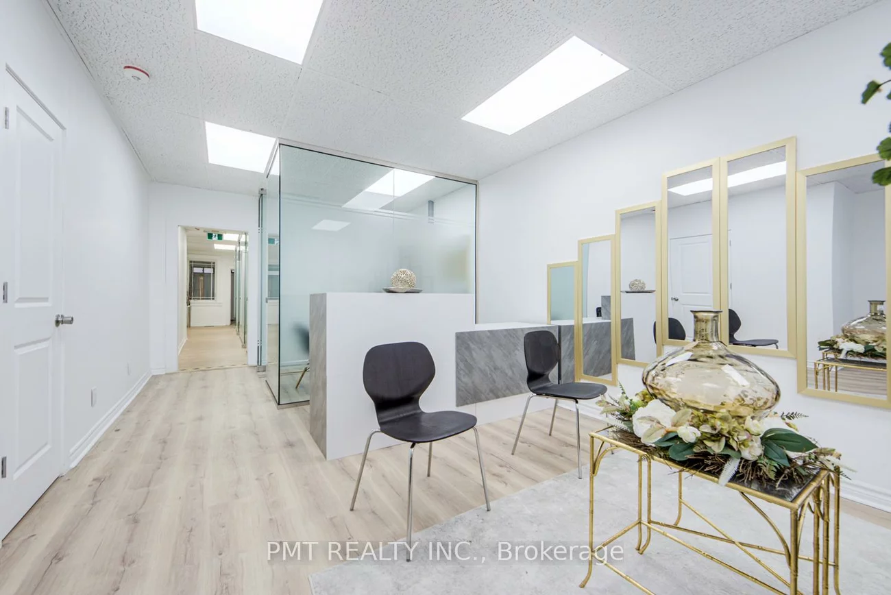 1092, Bathurst, Annex, Toronto