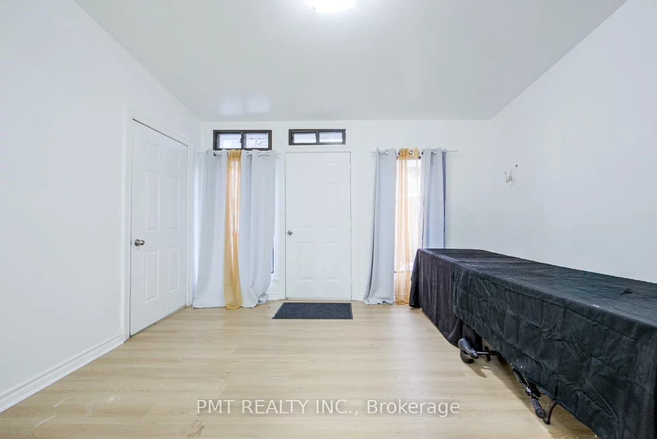 1092, Bathurst, Annex, Toronto