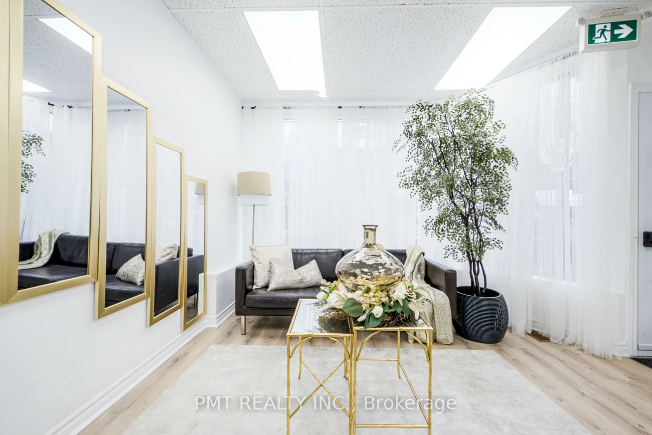 1092, Bathurst, Annex, Toronto