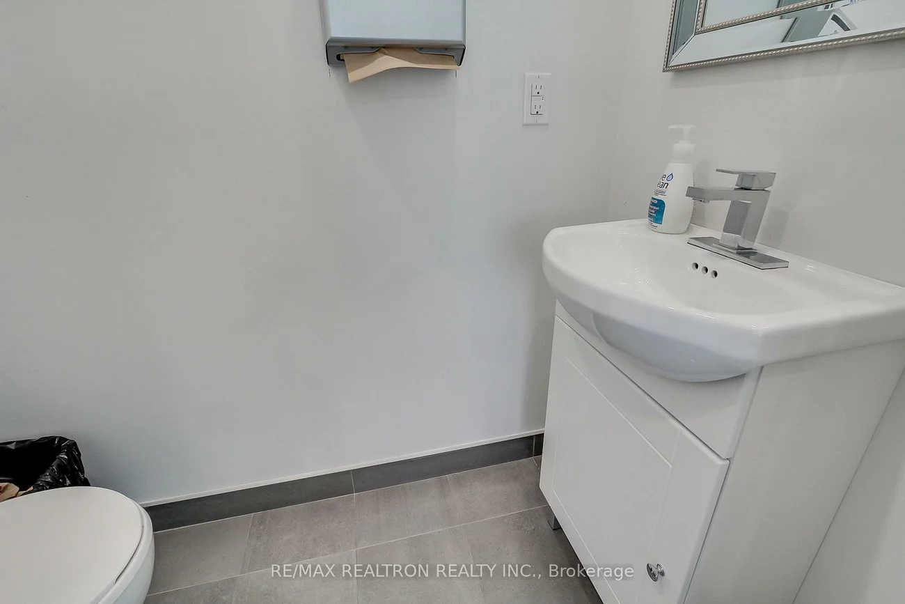 3173, Bathurst, Bedford Park-Nortown, Toronto