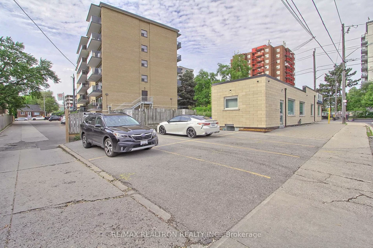 3173, Bathurst, Bedford Park-Nortown, Toronto