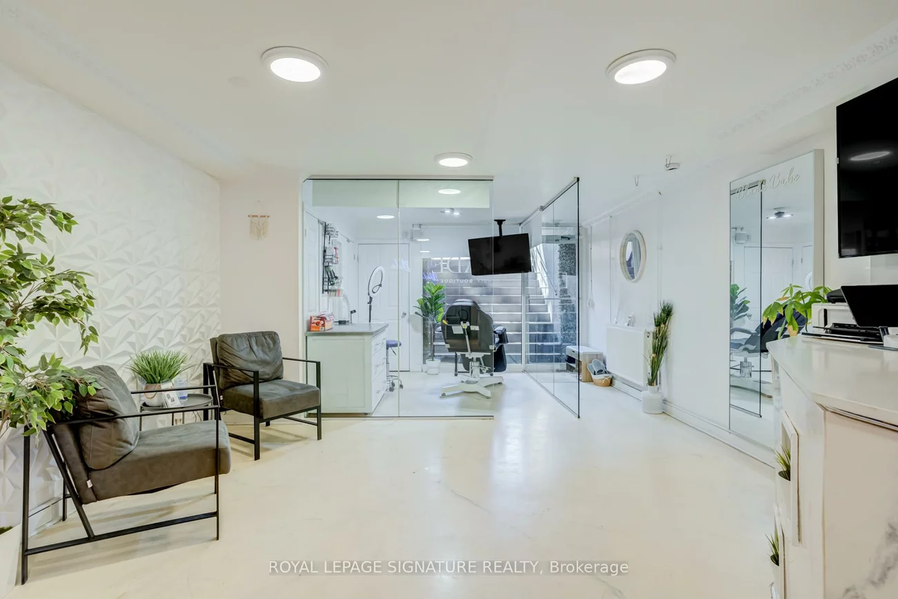 1116, College, Dufferin Grove, Toronto