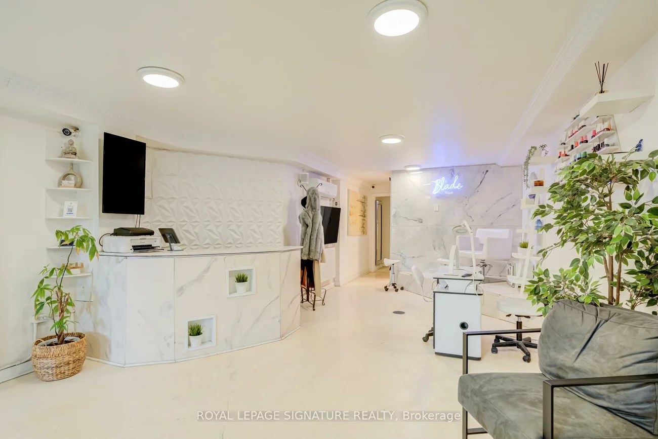 1116, College, Dufferin Grove, Toronto