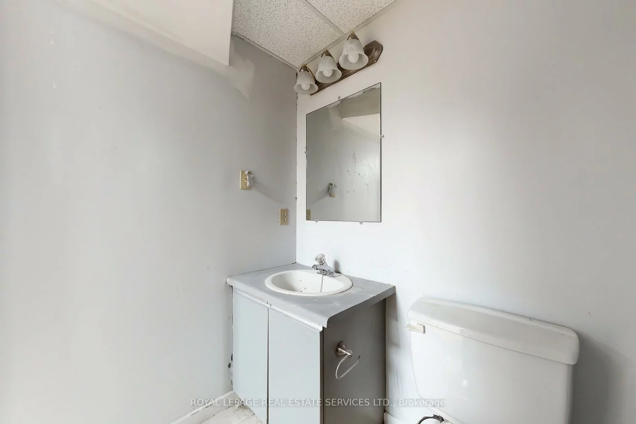 388, Parliament, Moss Park, Toronto