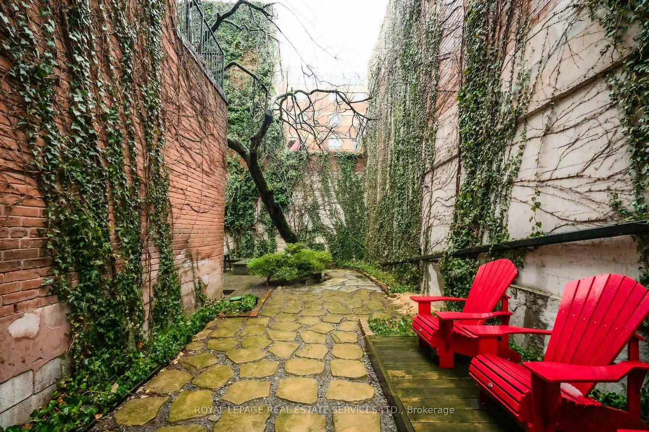 54 1/2, St Patrick, Kensington-Chinatown, Toronto
