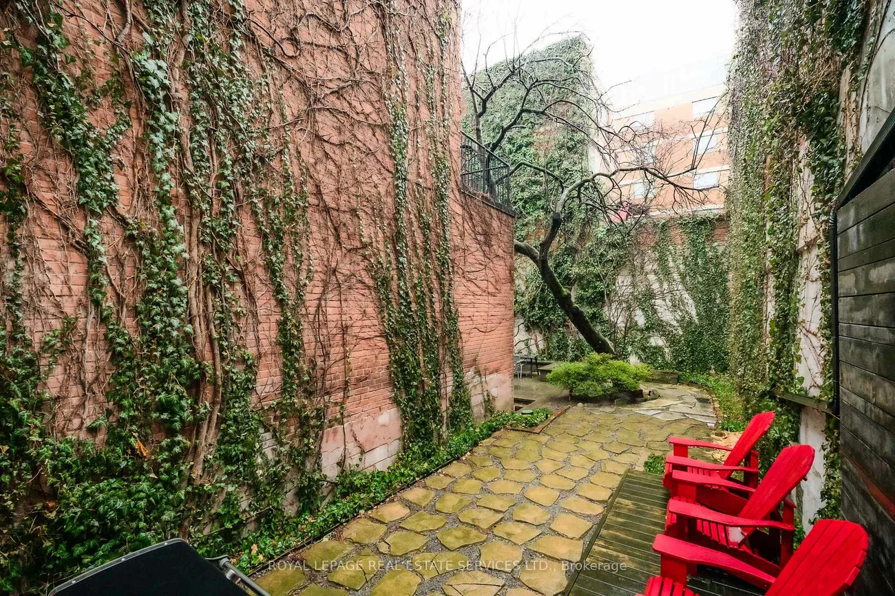 54 1/2, St Patrick, Kensington-Chinatown, Toronto