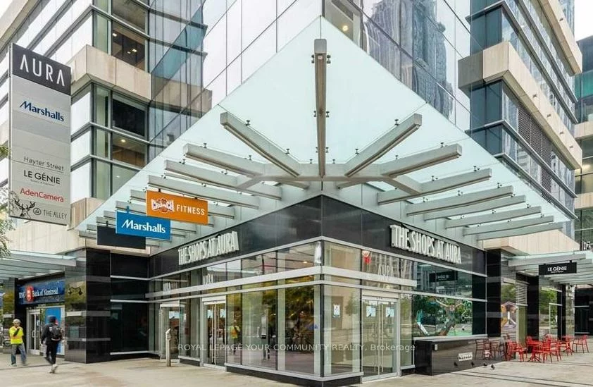 384, Yonge, Bay Street Corridor, Toronto