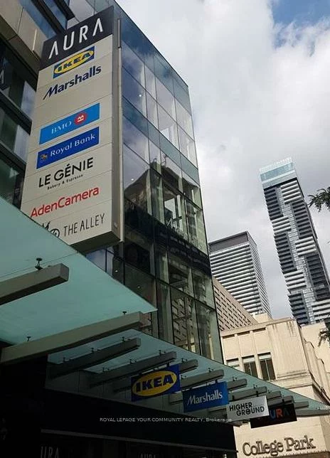384, Yonge, Bay Street Corridor, Toronto
