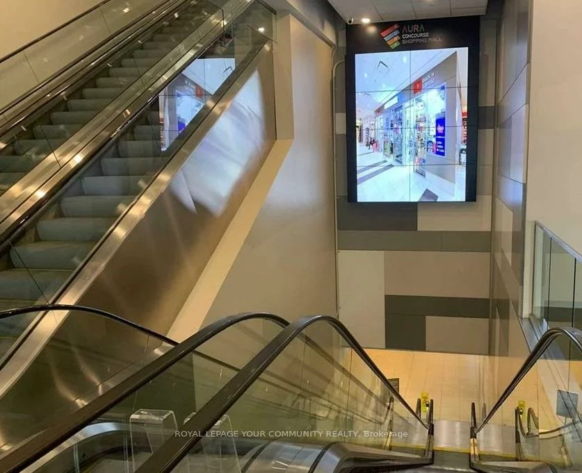 384, Yonge, Bay Street Corridor, Toronto