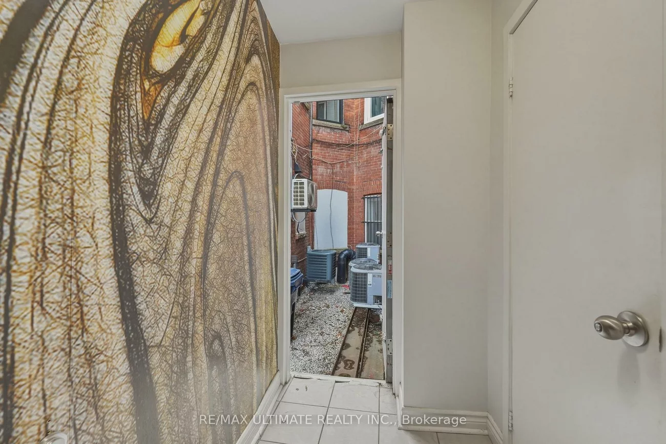 968, College, Dufferin Grove, Toronto