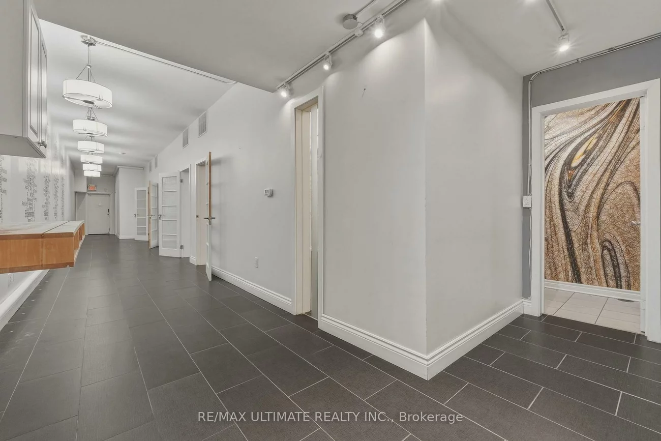968, College, Dufferin Grove, Toronto