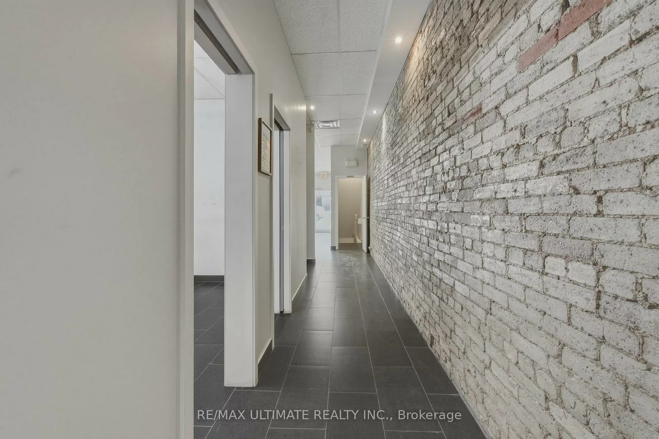 968, College, Dufferin Grove, Toronto