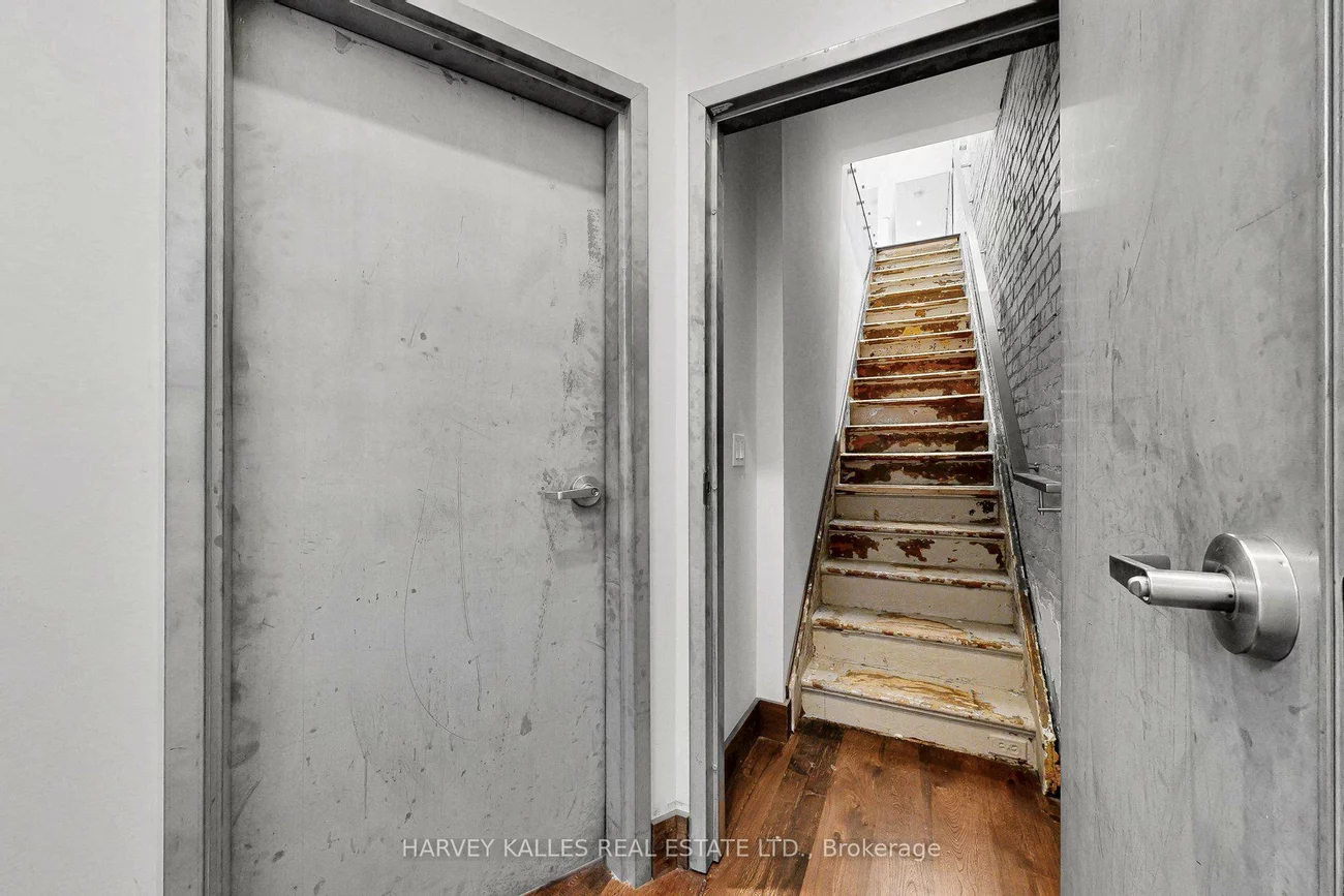 819, Dundas, Trinity-Bellwoods, Toronto