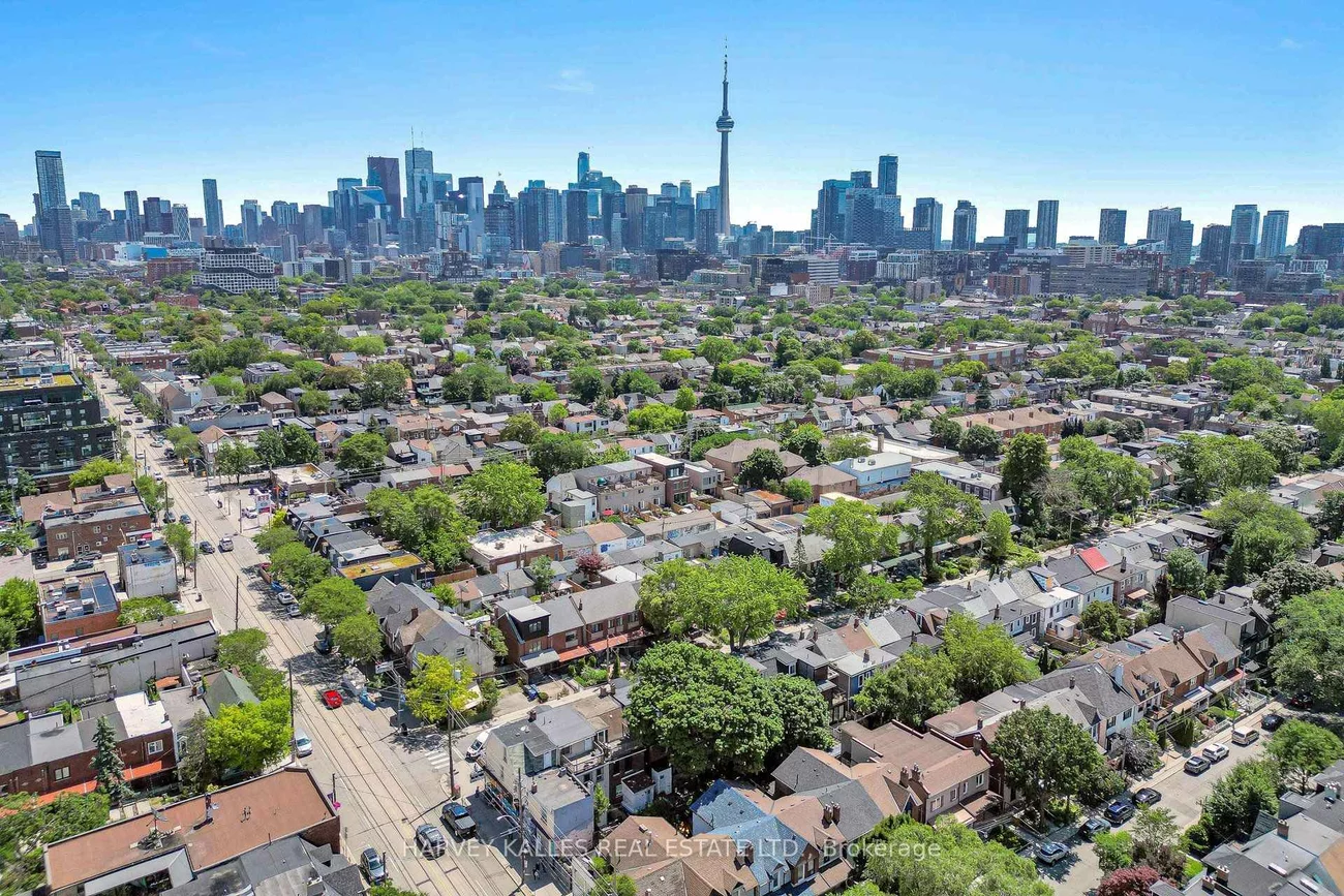 819, Dundas, Trinity-Bellwoods, Toronto