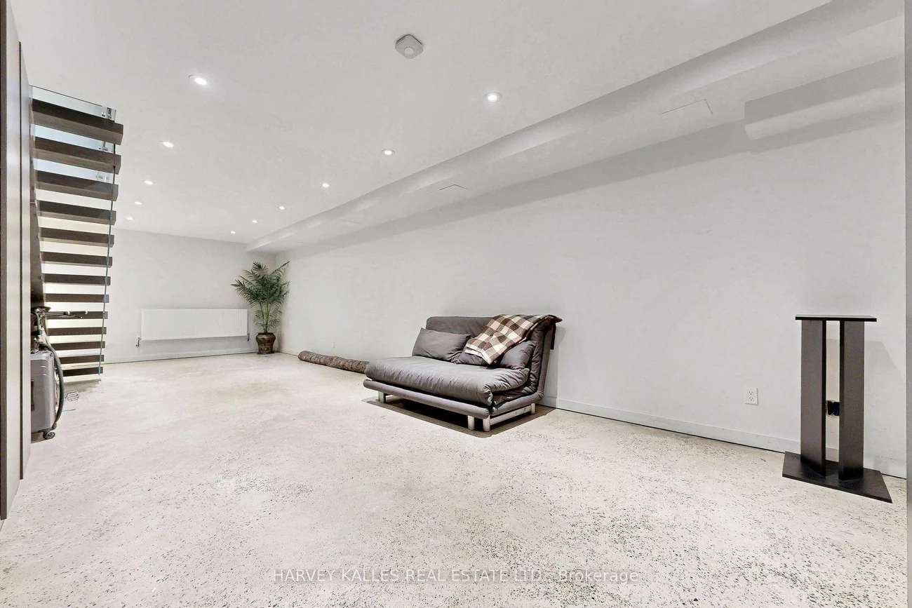 819, Dundas, Trinity-Bellwoods, Toronto