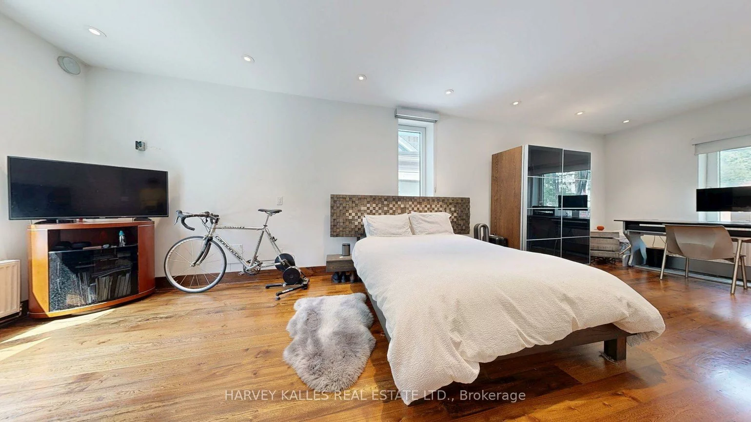 819, Dundas, Trinity-Bellwoods, Toronto