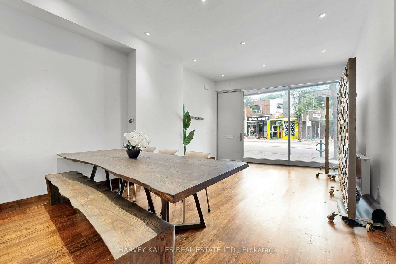 819, Dundas, Trinity-Bellwoods, Toronto