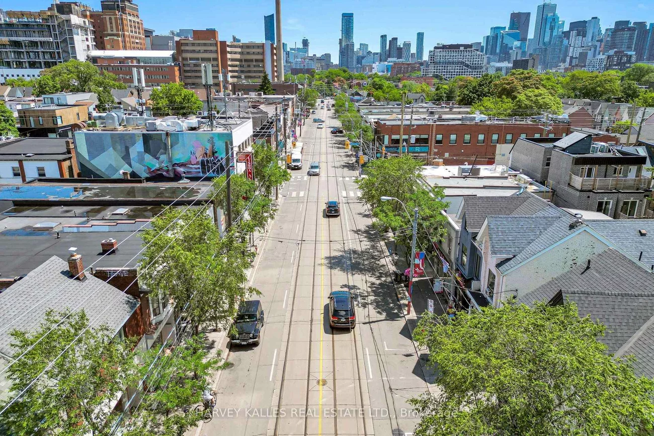 819, Dundas, Trinity-Bellwoods, Toronto