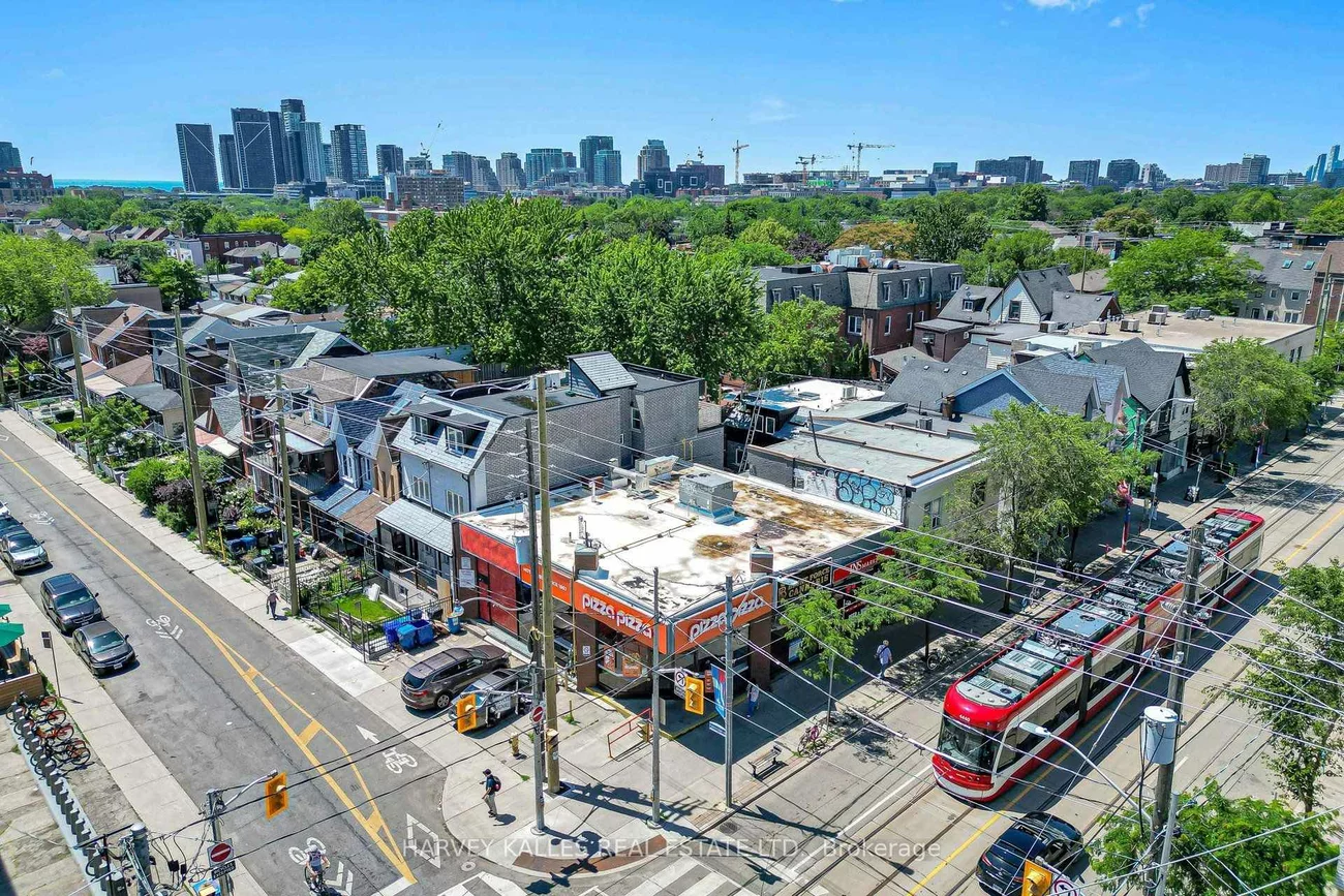 819, Dundas, Trinity-Bellwoods, Toronto