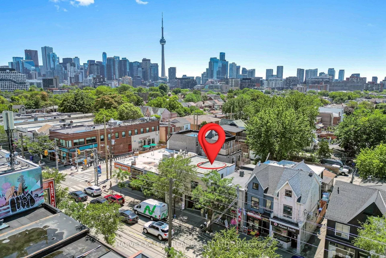 819, Dundas, Trinity-Bellwoods, Toronto