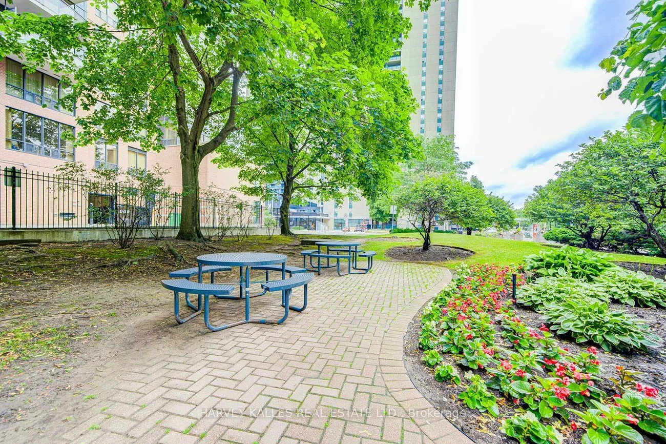 45, Sheppard, Willowdale East, Toronto