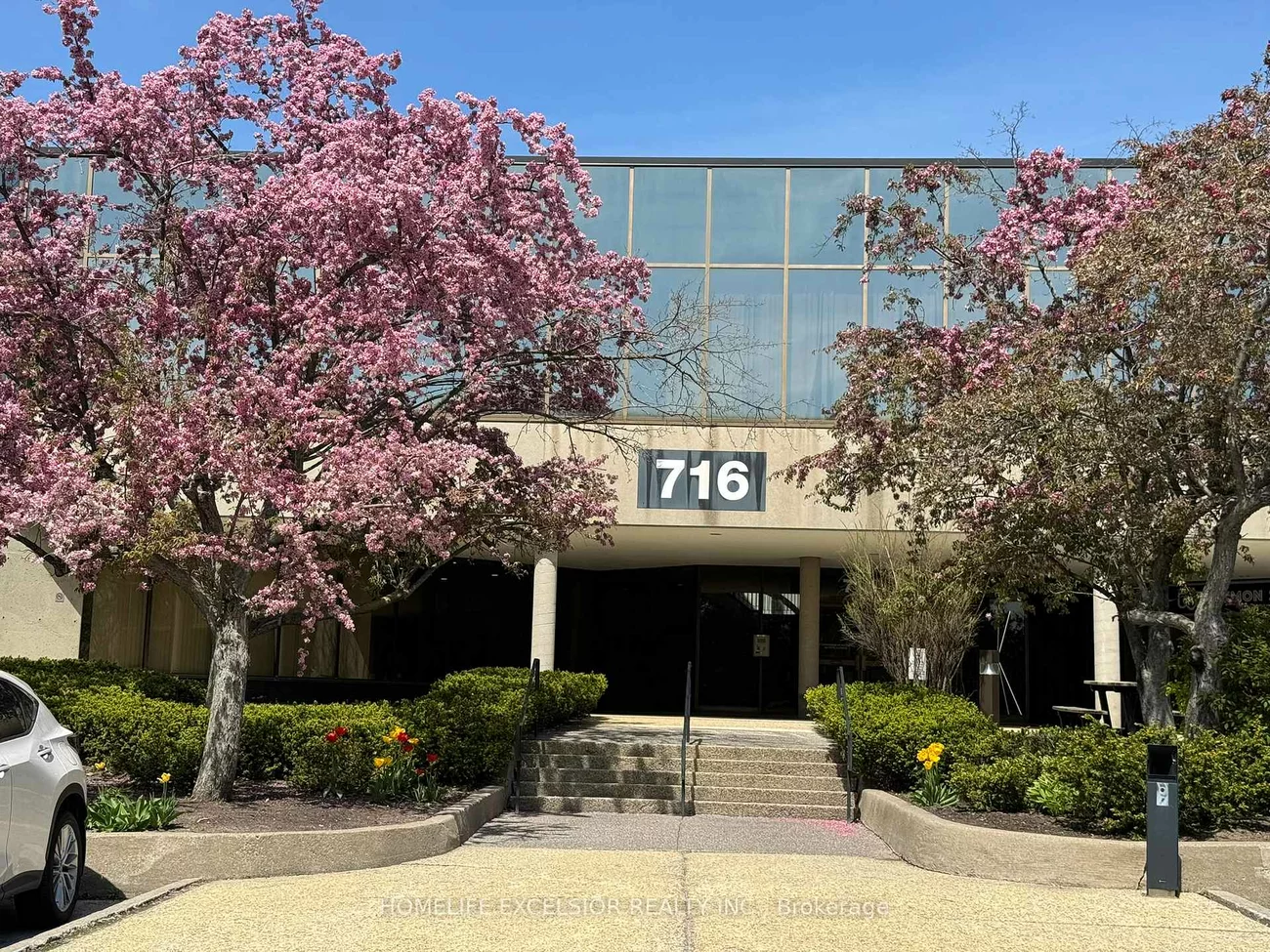 716, Gordon Baker, Hillcrest Village, Toronto