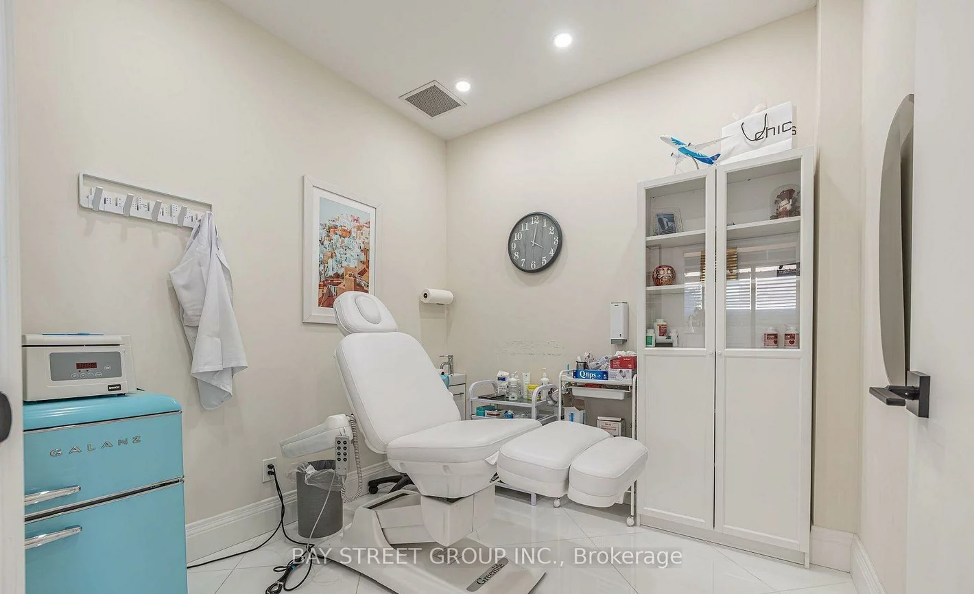 515, Wilson, Clanton Park, Toronto