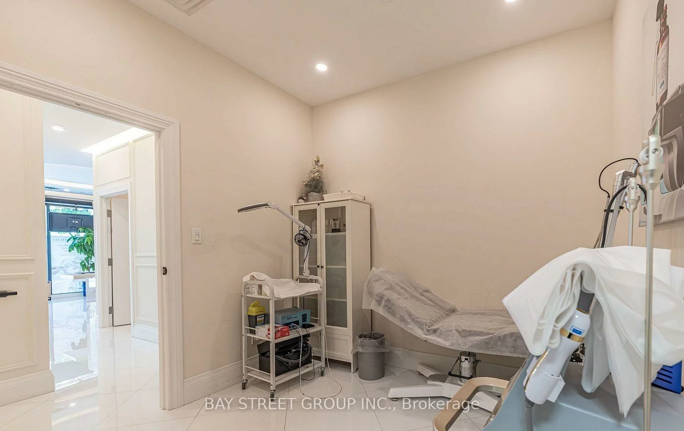 515, Wilson, Clanton Park, Toronto