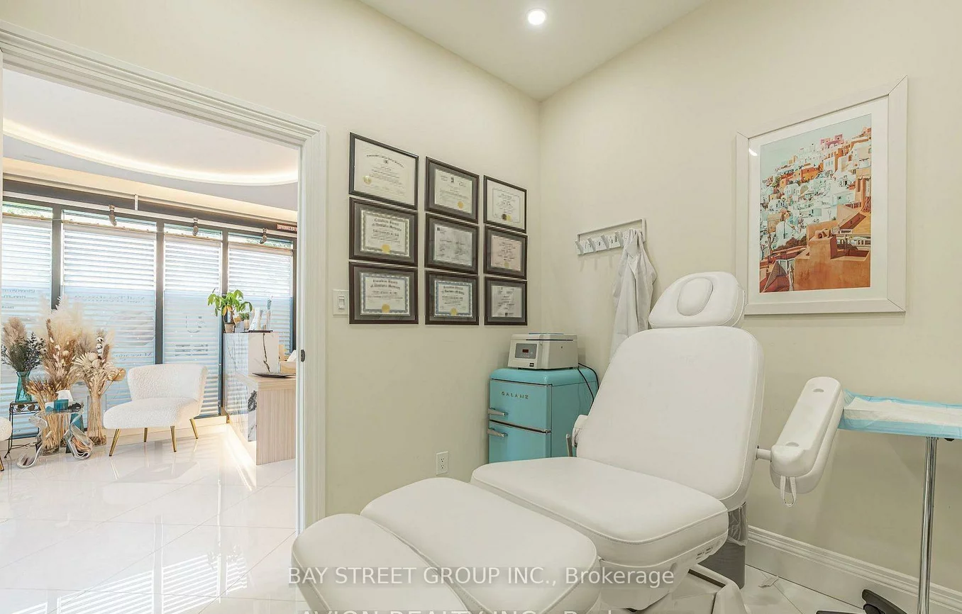 515, Wilson, Clanton Park, Toronto