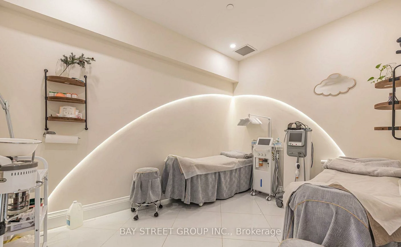 515, Wilson, Clanton Park, Toronto