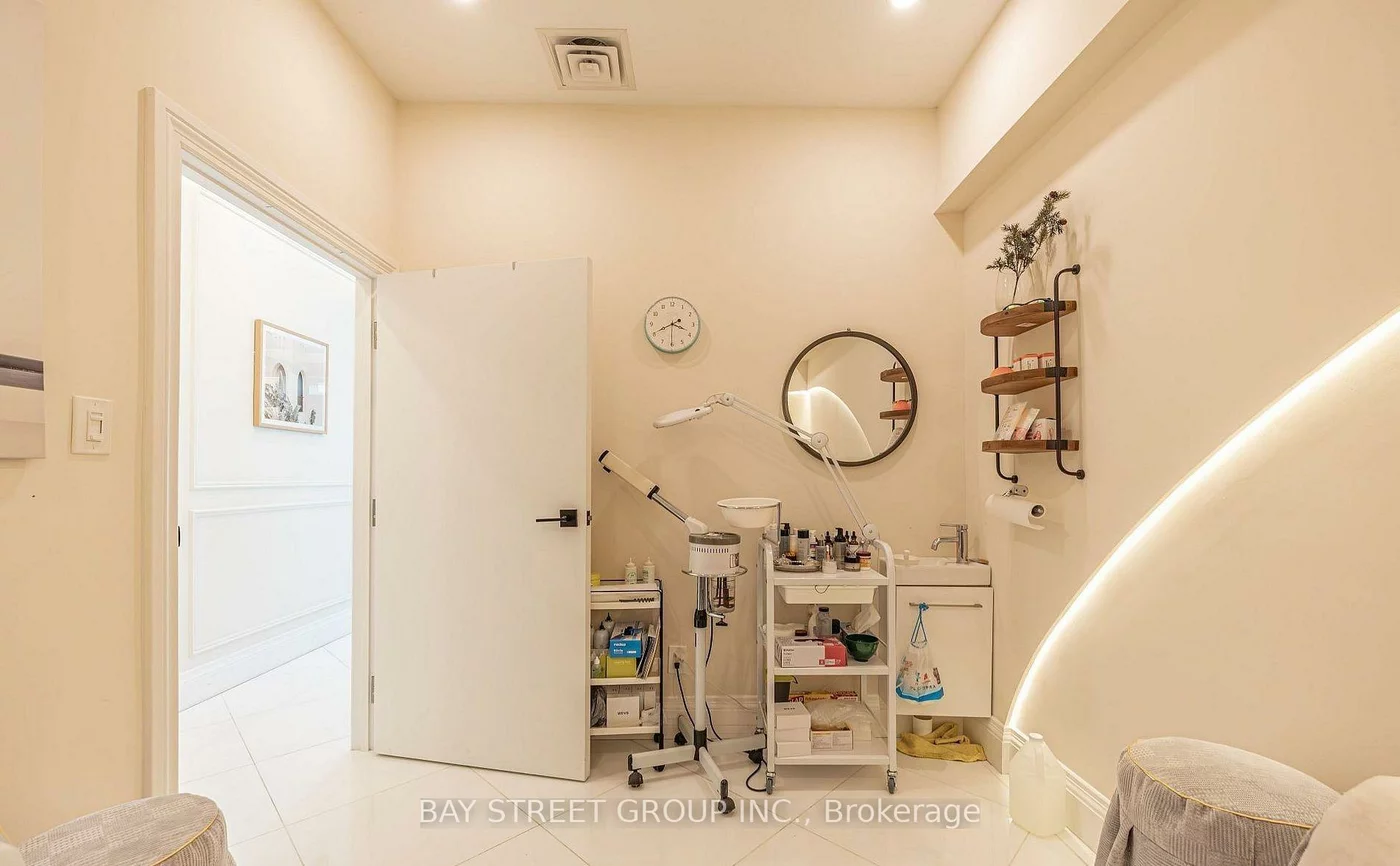 515, Wilson, Clanton Park, Toronto