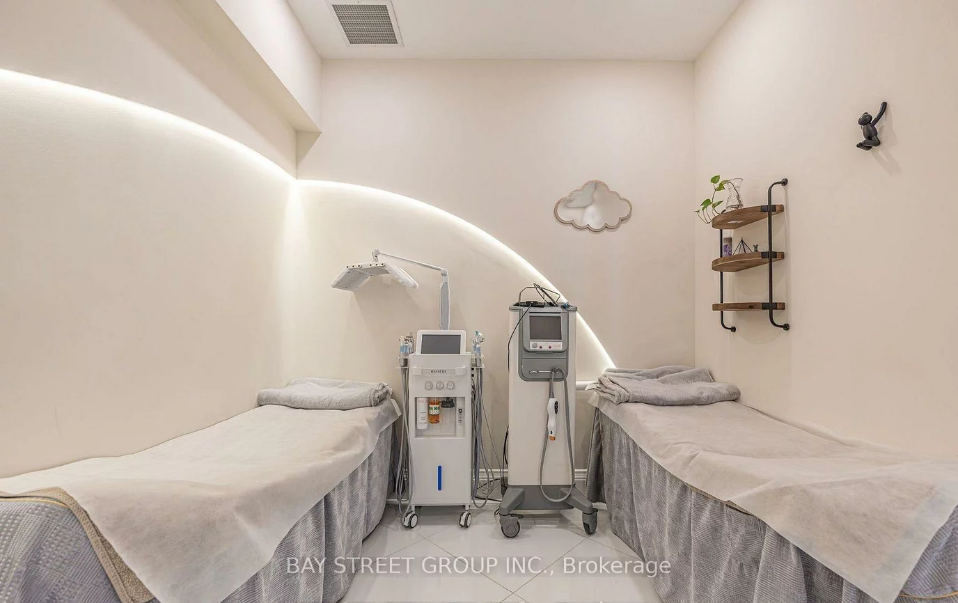 515, Wilson, Clanton Park, Toronto