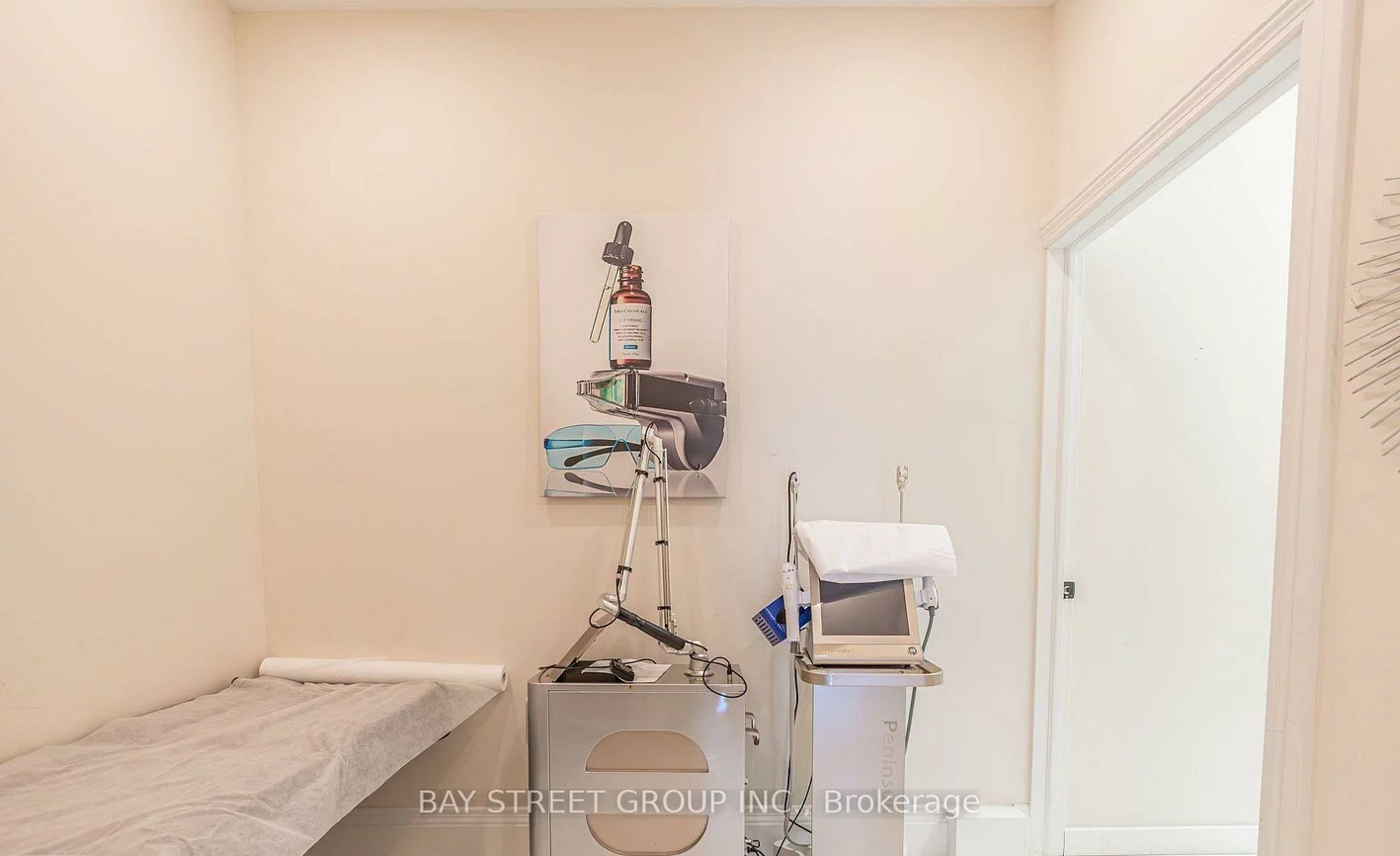 515, Wilson, Clanton Park, Toronto