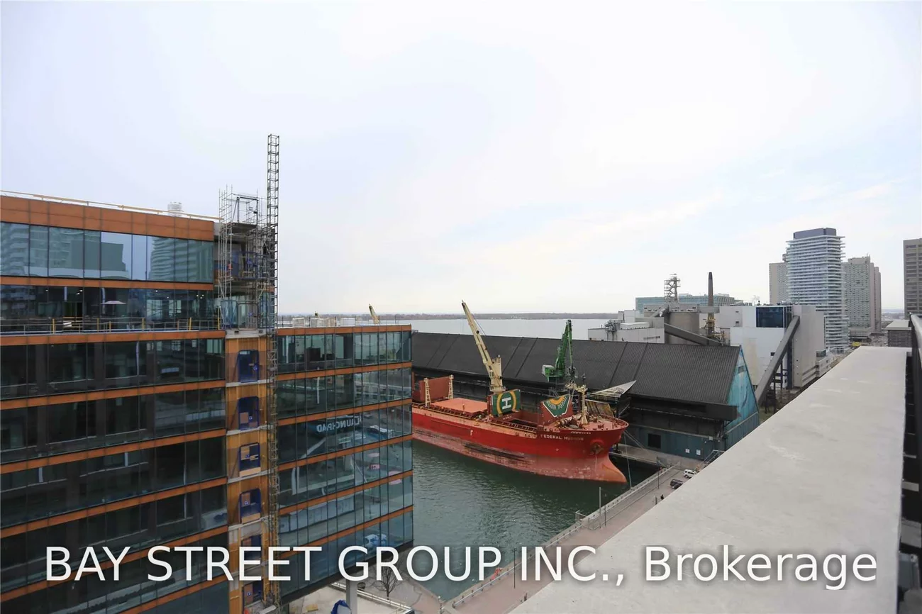 130, Queens, Waterfront Communities C8, Toronto