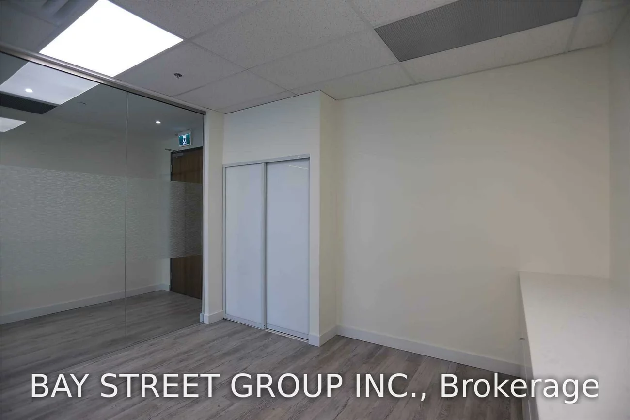 130, Queens, Waterfront Communities C8, Toronto