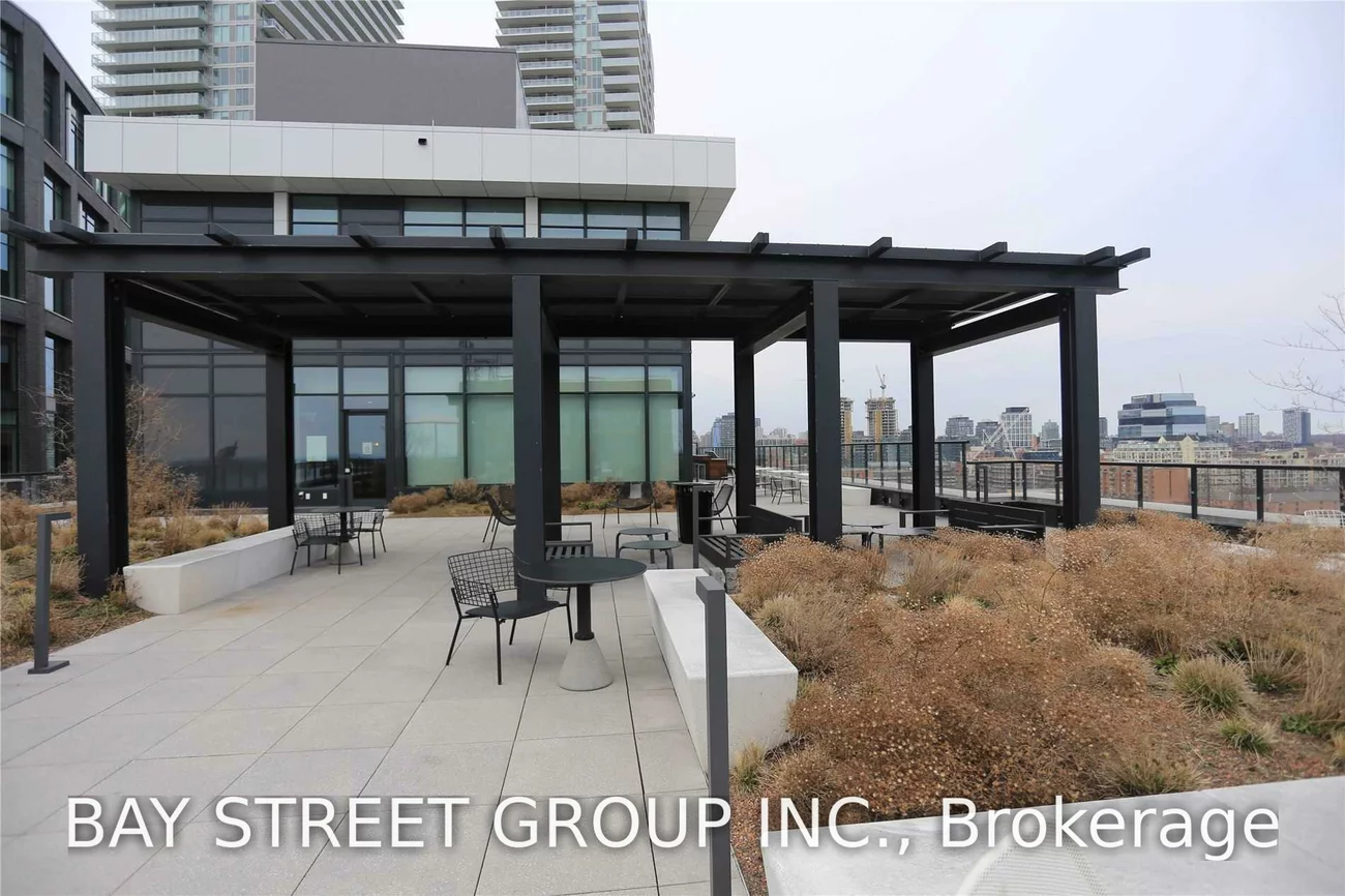 130, Queens, Waterfront Communities C8, Toronto