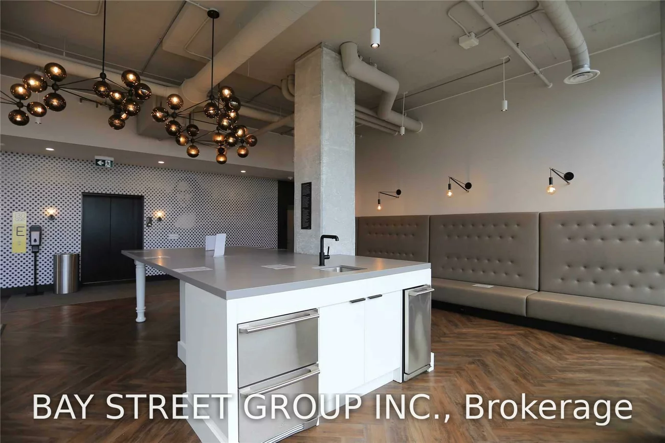 130, Queens, Waterfront Communities C8, Toronto
