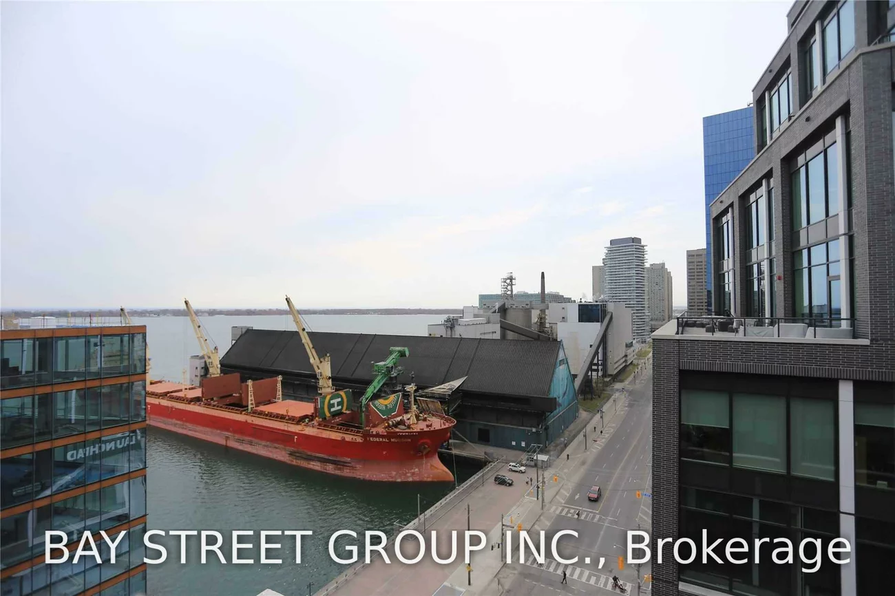 130, Queens, Waterfront Communities C8, Toronto