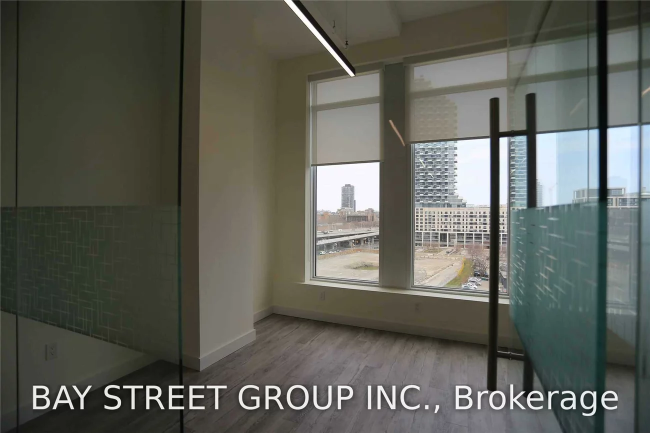 130, Queens, Waterfront Communities C8, Toronto