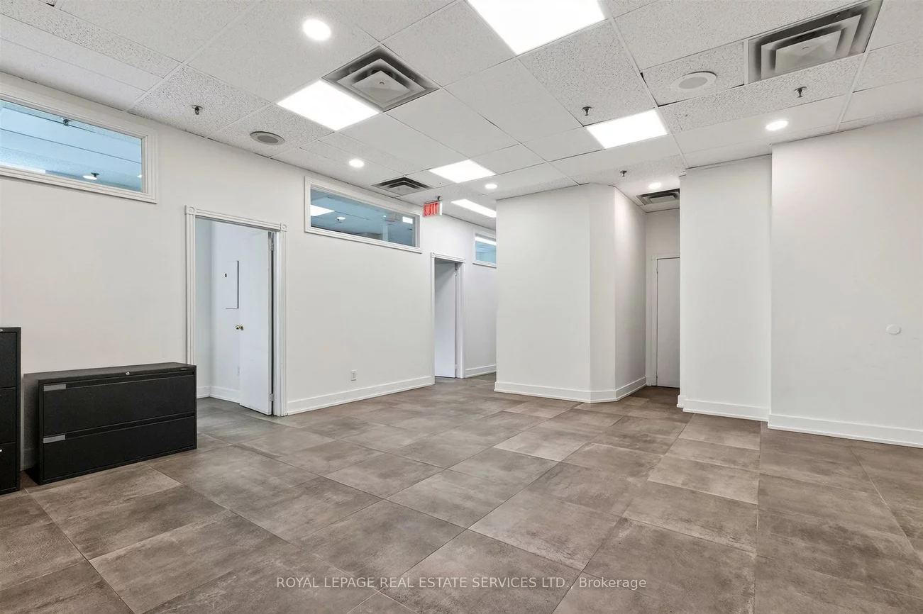 421, Bloor, North St. James Town, Toronto