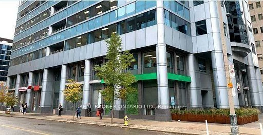 525, University, Bay Street Corridor, Toronto
