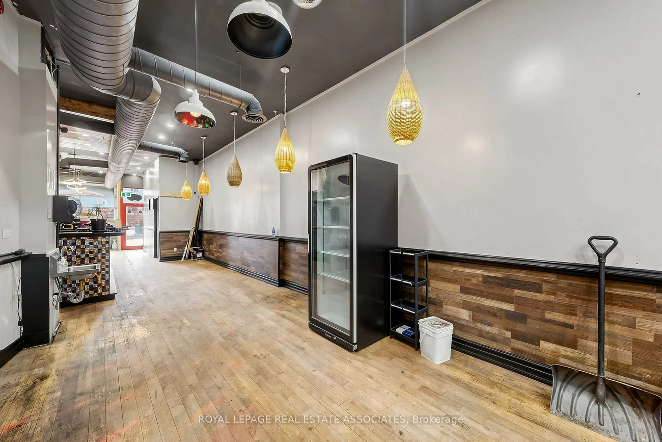 592, Queen, Trinity-Bellwoods, Toronto