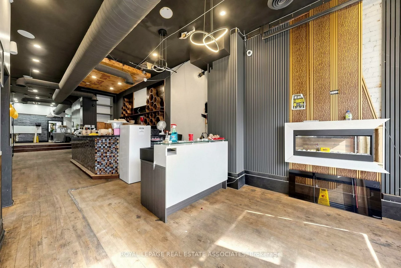 592, Queen, Trinity-Bellwoods, Toronto