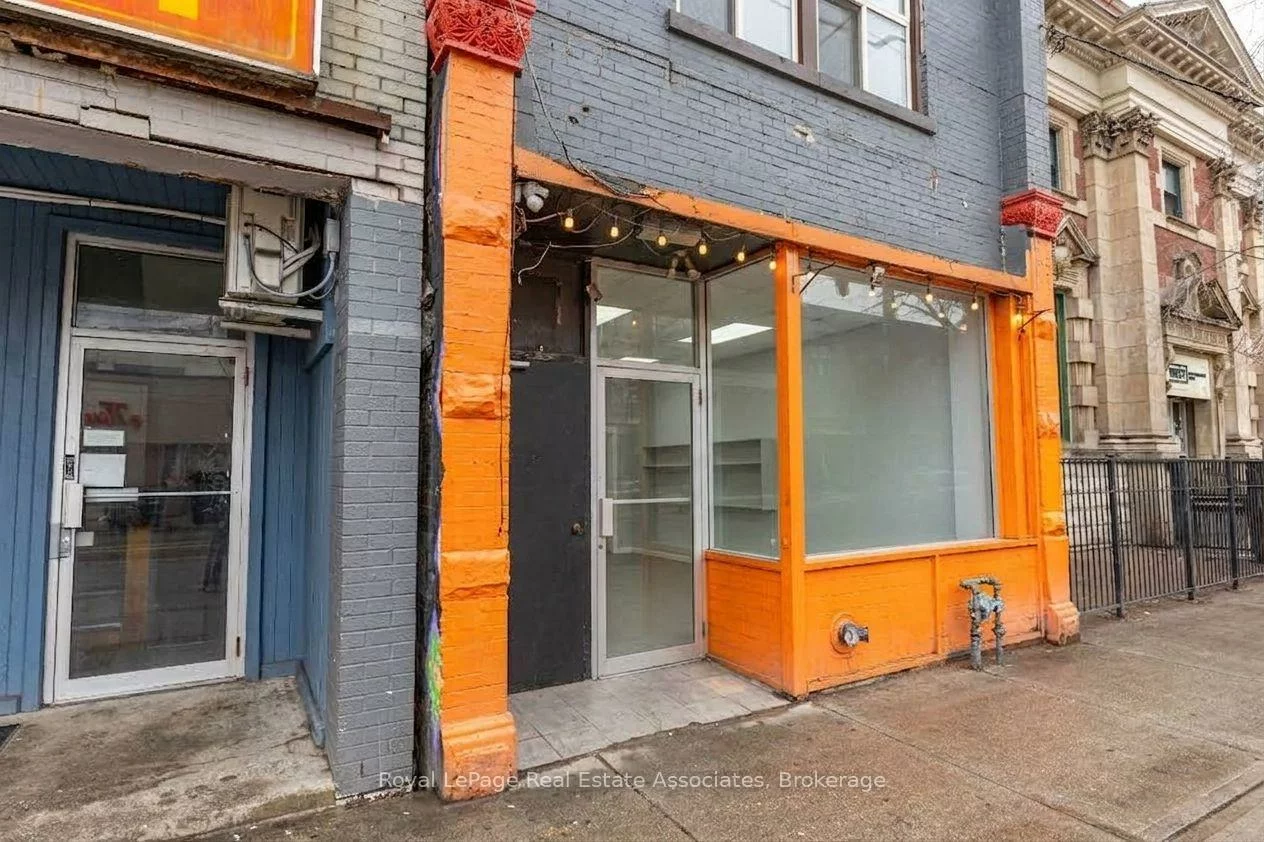 592, Queen, Trinity-Bellwoods, Toronto