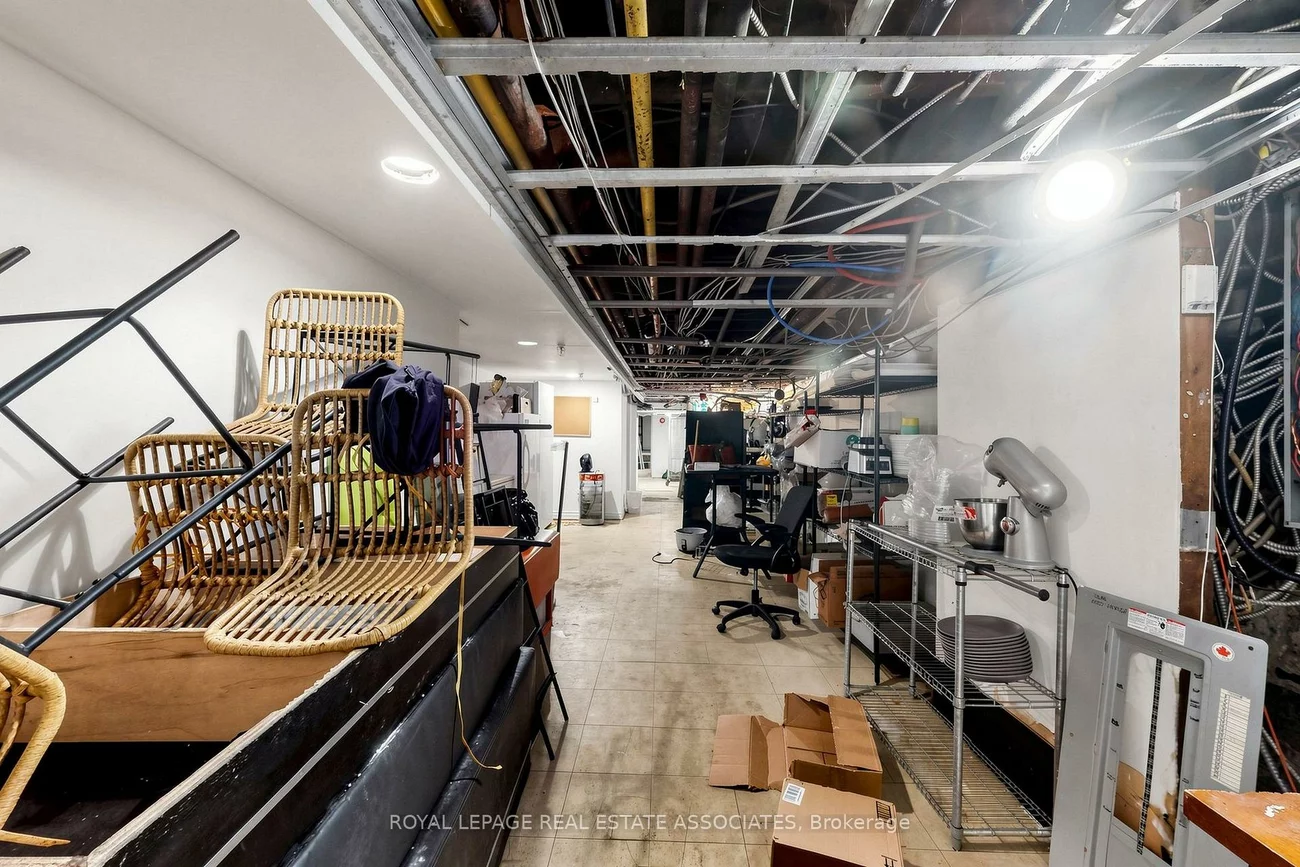 592, Queen, Trinity-Bellwoods, Toronto