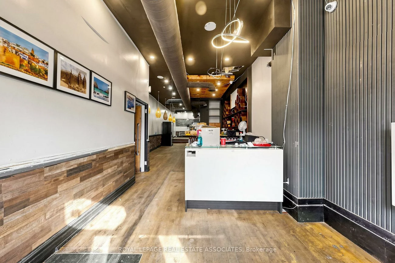 592, Queen, Trinity-Bellwoods, Toronto