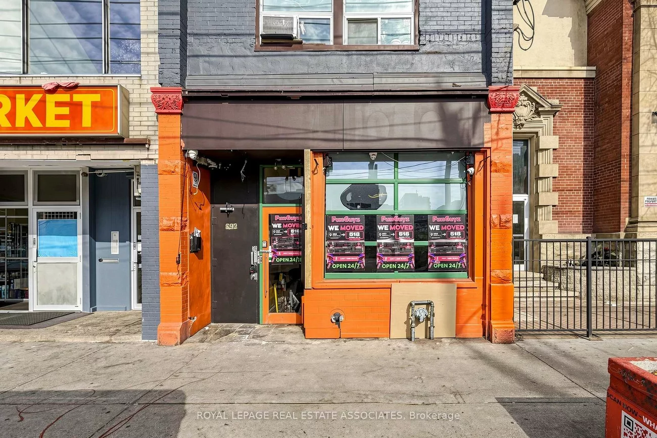 592, Queen, Trinity-Bellwoods, Toronto