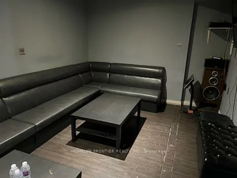 708, Bloor, Annex, Toronto