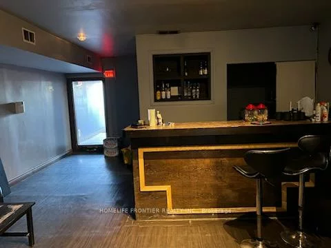 708, Bloor, Annex, Toronto