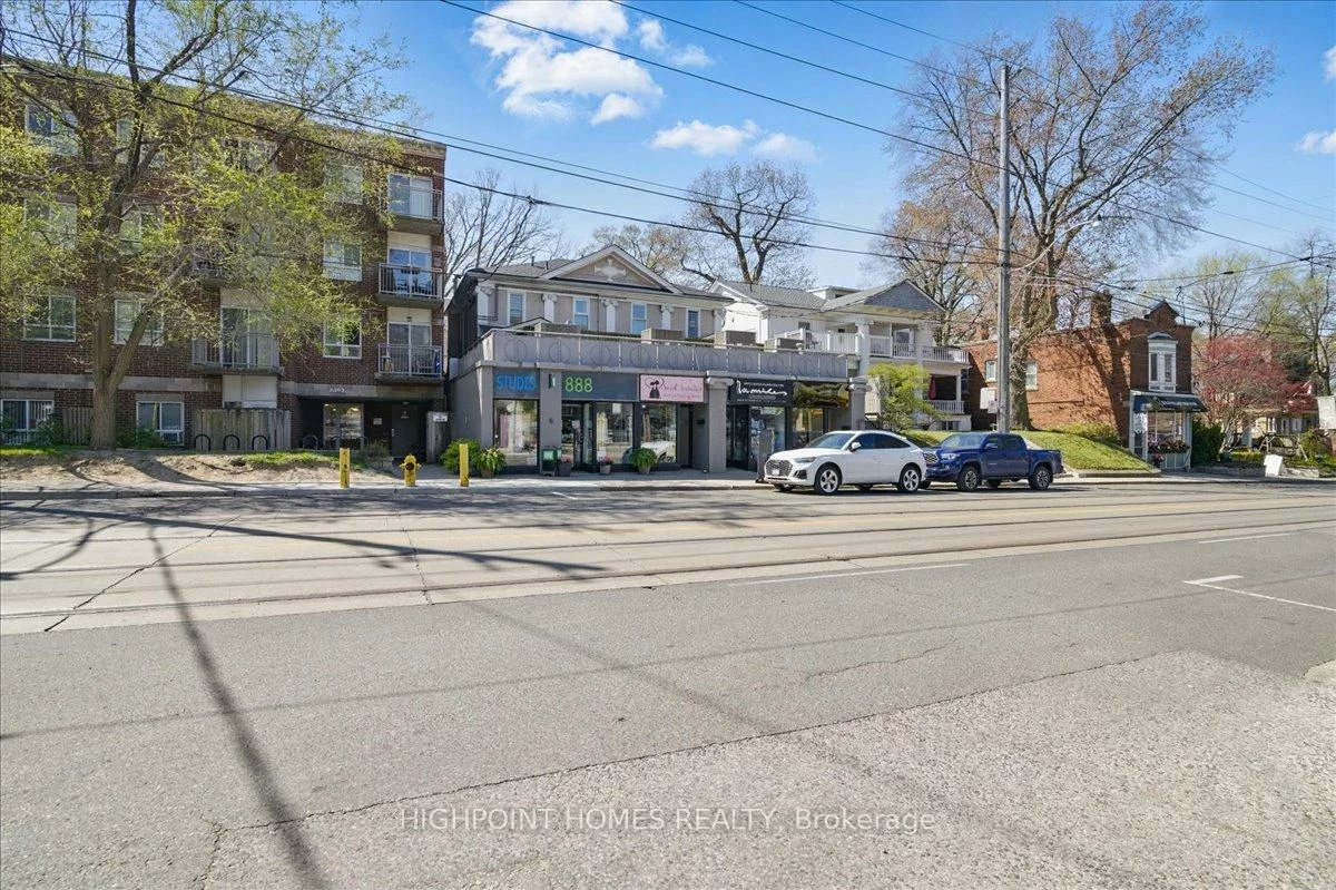 2359, Queen, The Beaches, Toronto